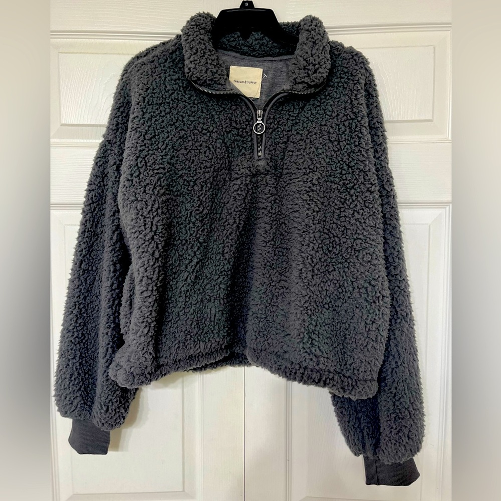 Thread & Supply Sherpa charcoal gray 1/4 zip pullover. Women’s size large.